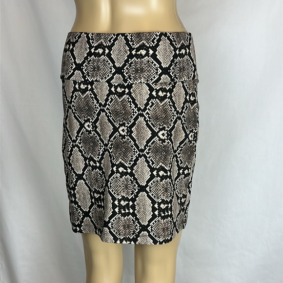 Snake Print Pull On Mini Skirt. No Tag. Stretch Material. - Picture 5 of 8
